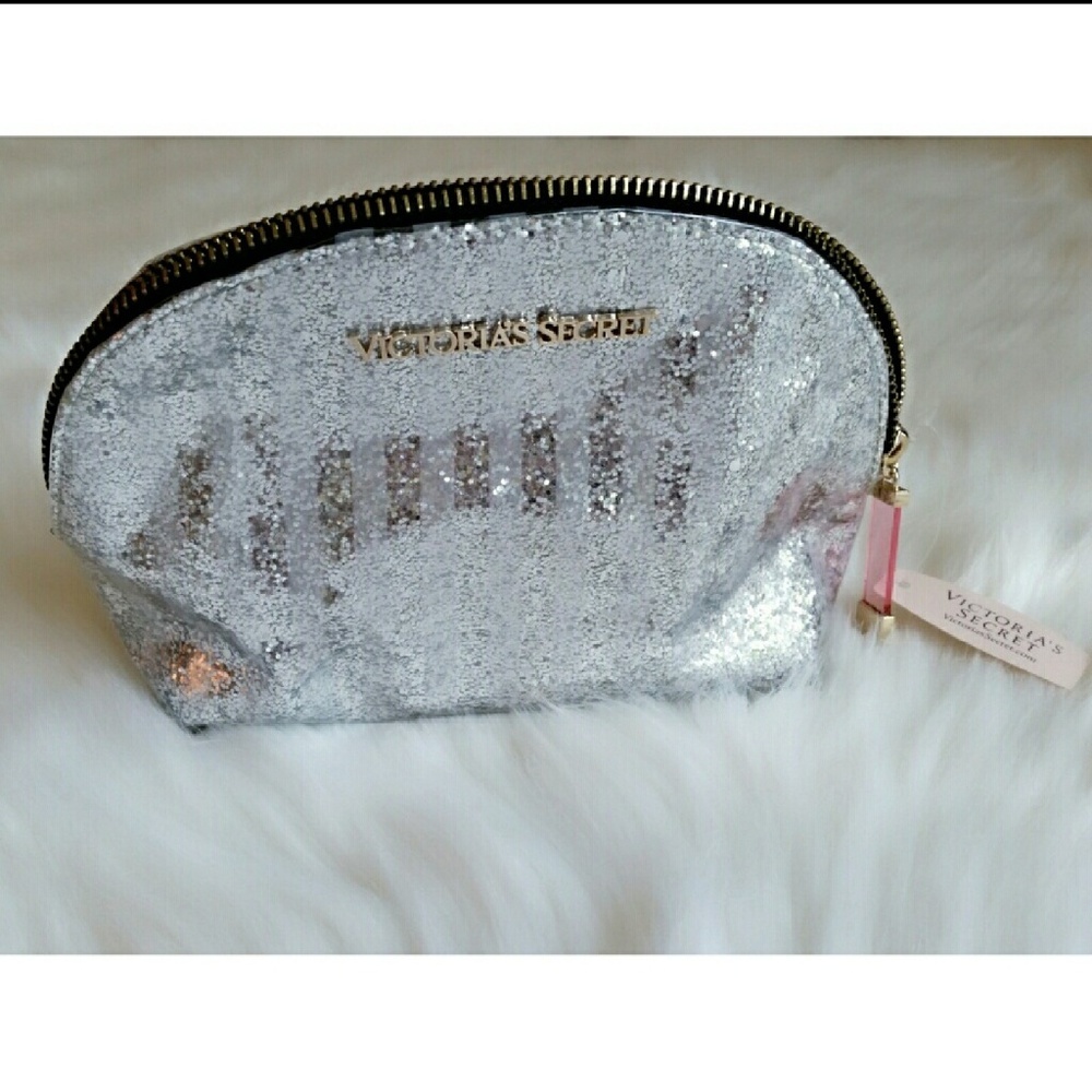 NWT VS Makeup bag in Silver